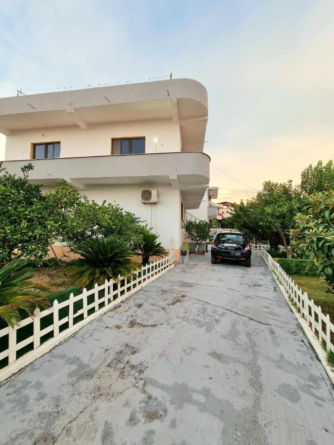 Guest House Vila Elezi Durrës Exterior foto